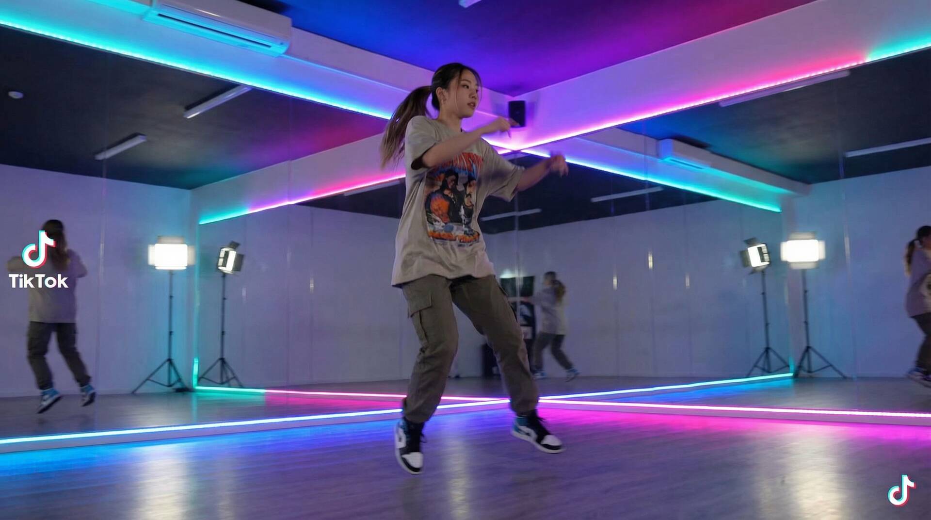 黑丝美少女写真视频